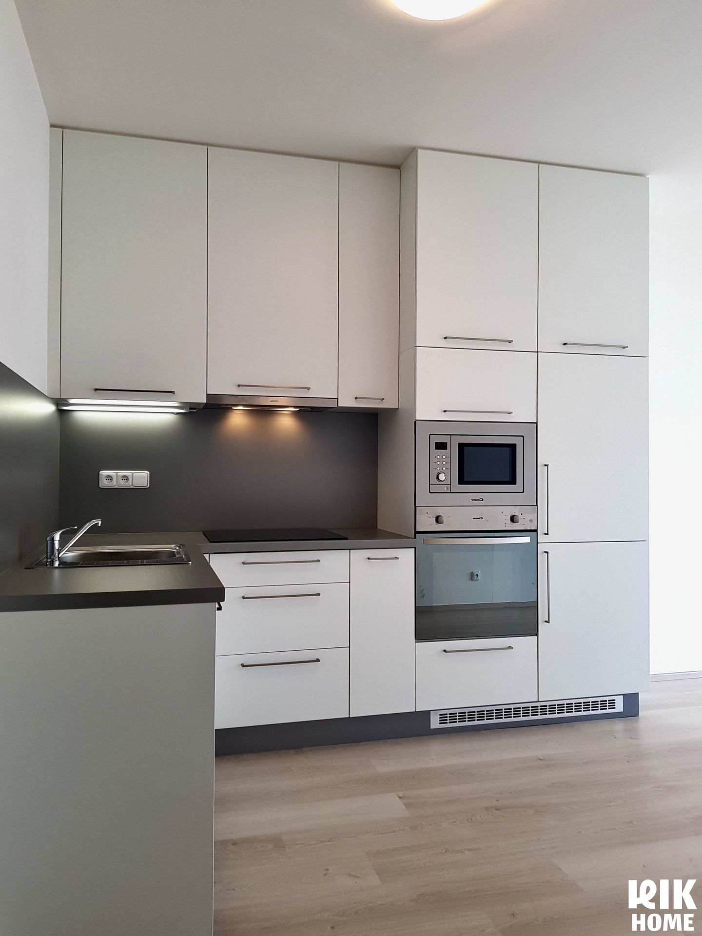 Pronájem novostavby 2+kk (43 m²) s balkonem, garáží a sklepem – Praha 10, Malý Háj (První nájemník) – foto 1