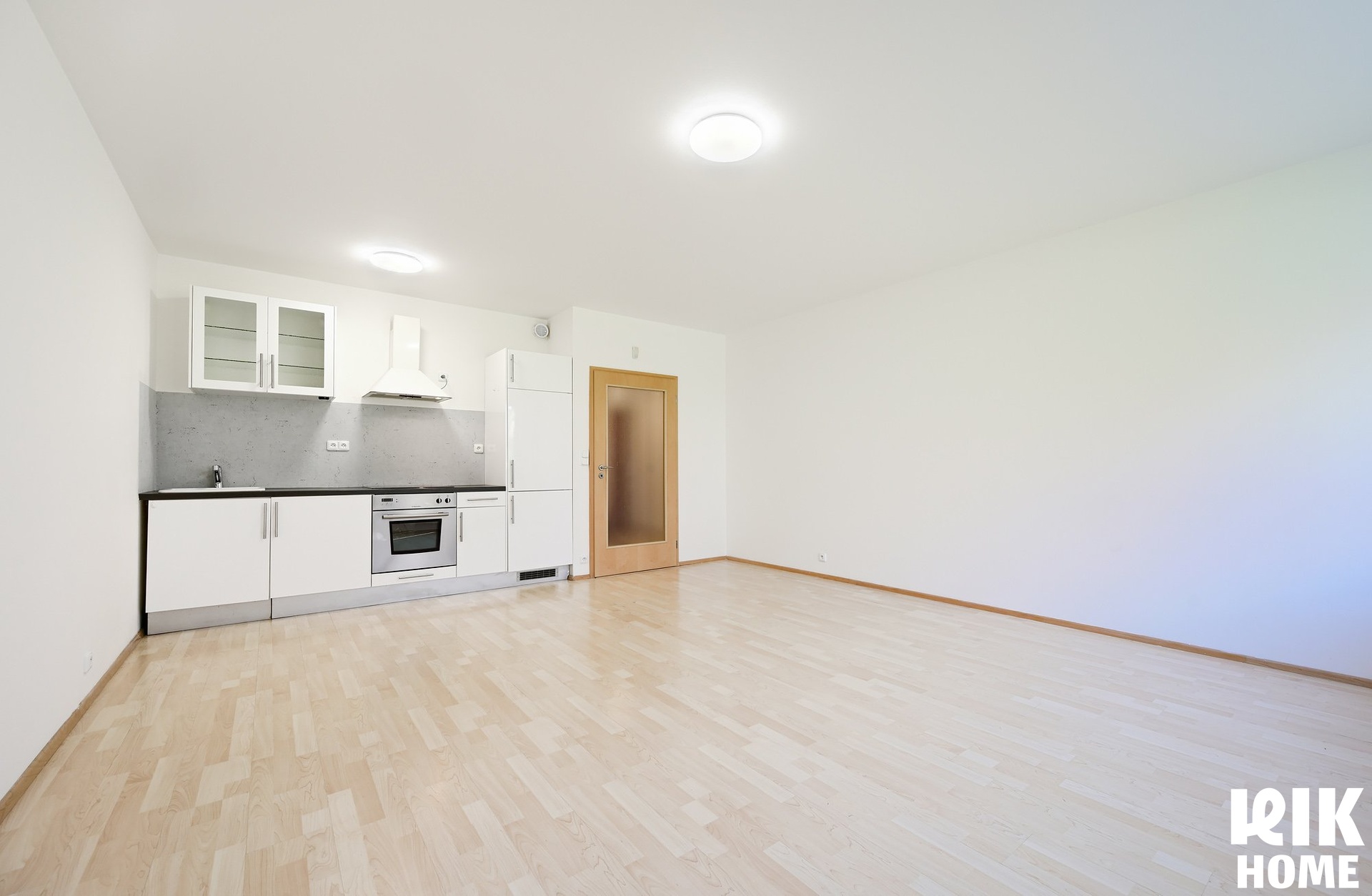 Prodej 1+kk u metra C Prosek, ul. Trmická, vč. parkovacího stání a sklepa